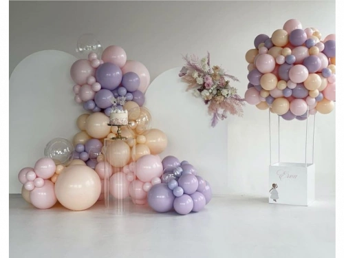 Украса от балони и сухи цветя