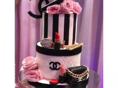 Торта Chanel за жена