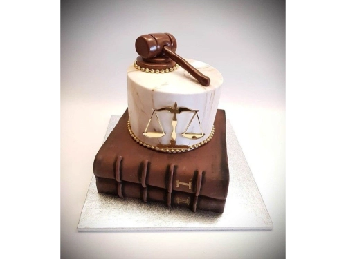 Торта за юристи